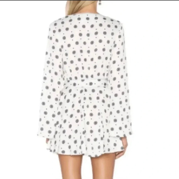 L’ACADEMIE The Wrap Mini Dress Womens  White Medallion Print Bell Sleeve - Picture 2 of 6
